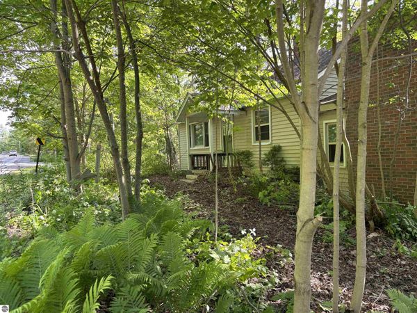 5962 Lake Leelanau Drive S, Traverse City, MI 49684