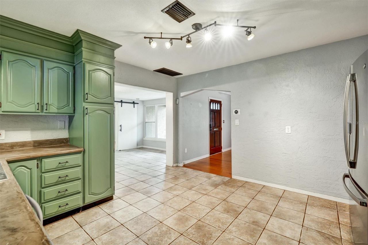2435 York Street N, Saint Petersburg, FL 33710 Photo