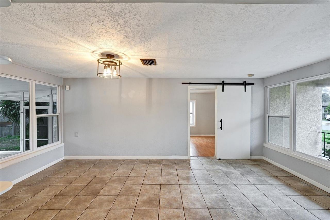 2435 York Street N, Saint Petersburg, FL 33710 Photo