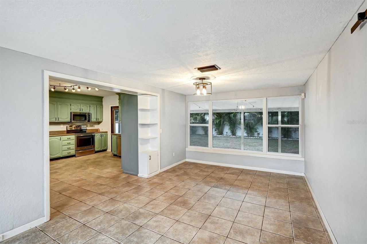 2435 York Street N, Saint Petersburg, FL 33710 Photo