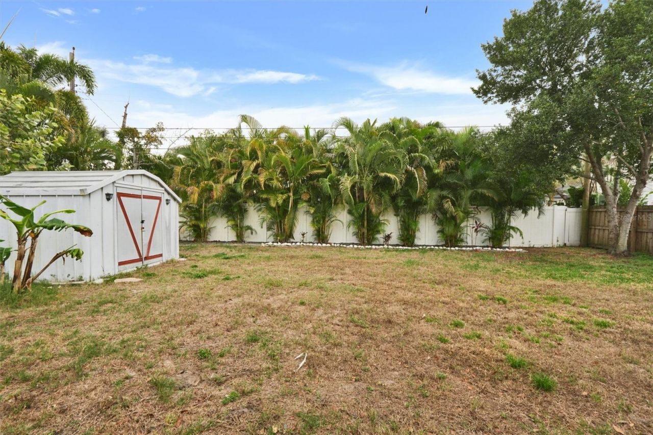 2435 York Street N, Saint Petersburg, FL 33710 Photo