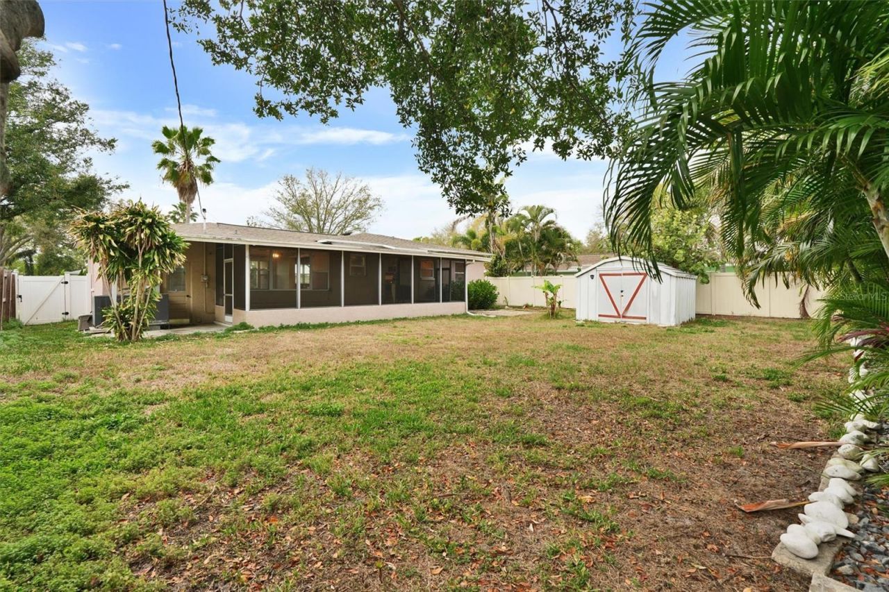 2435 York Street N, Saint Petersburg, FL 33710 Photo
