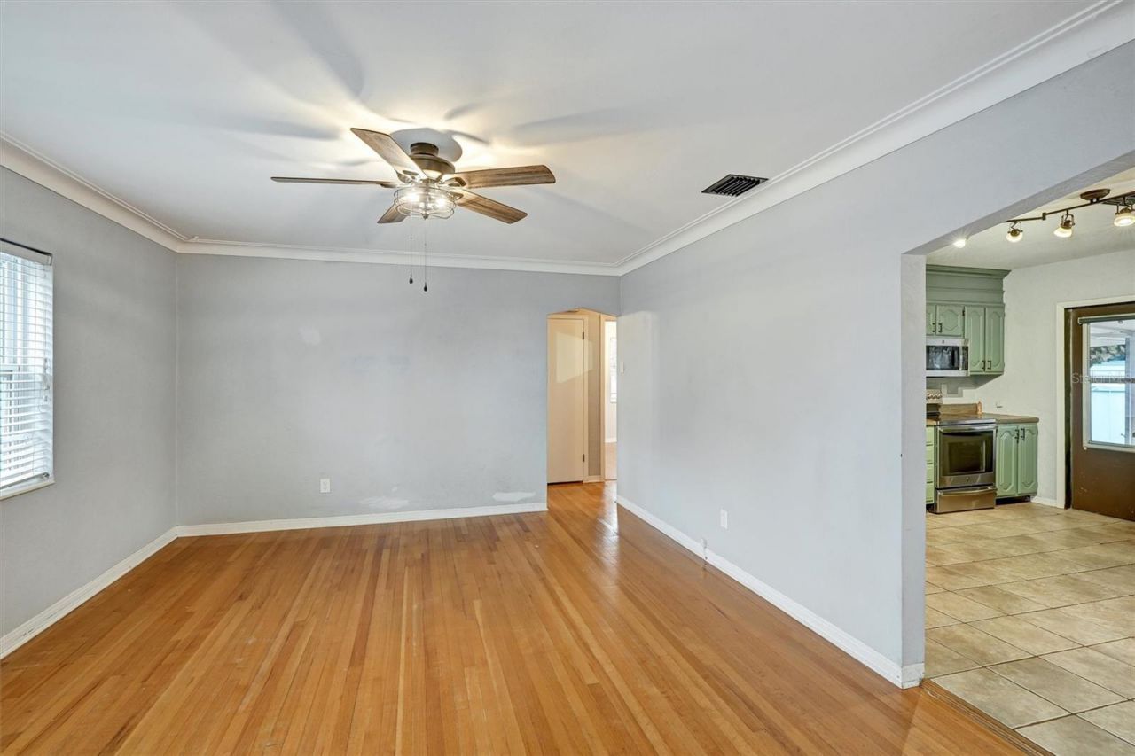 2435 York Street N, Saint Petersburg, FL 33710 Photo