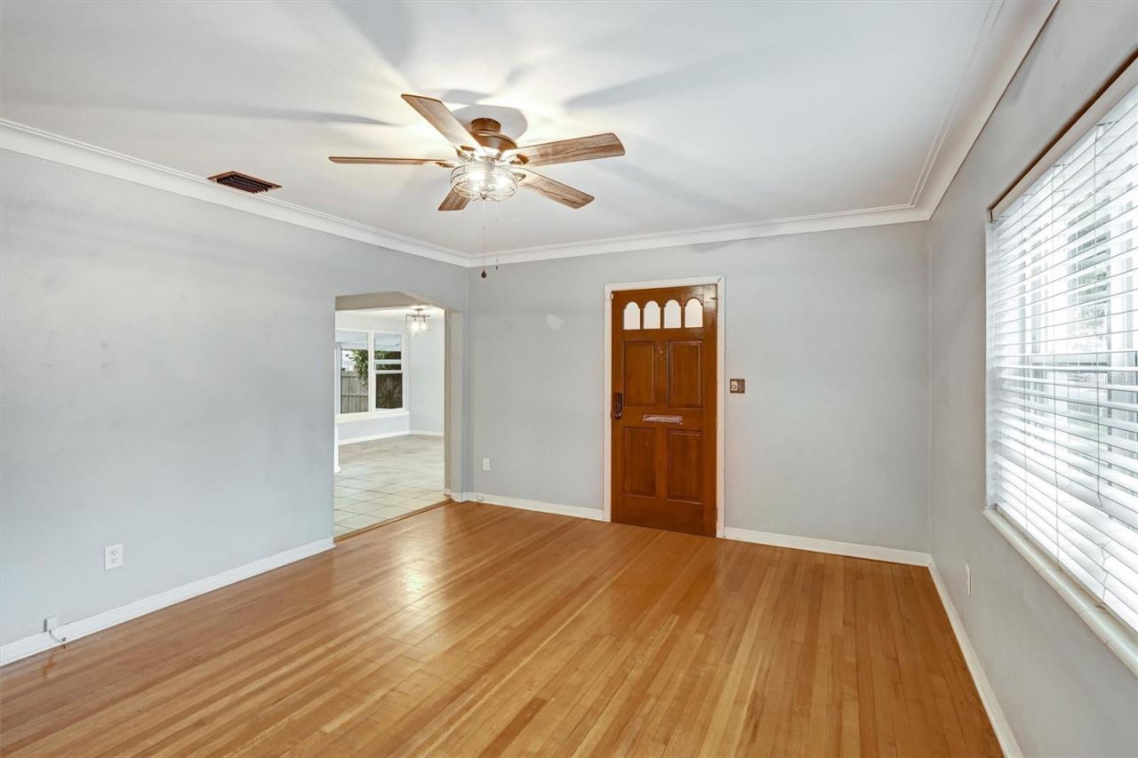 2435 York Street N, Saint Petersburg, FL 33710 Photo