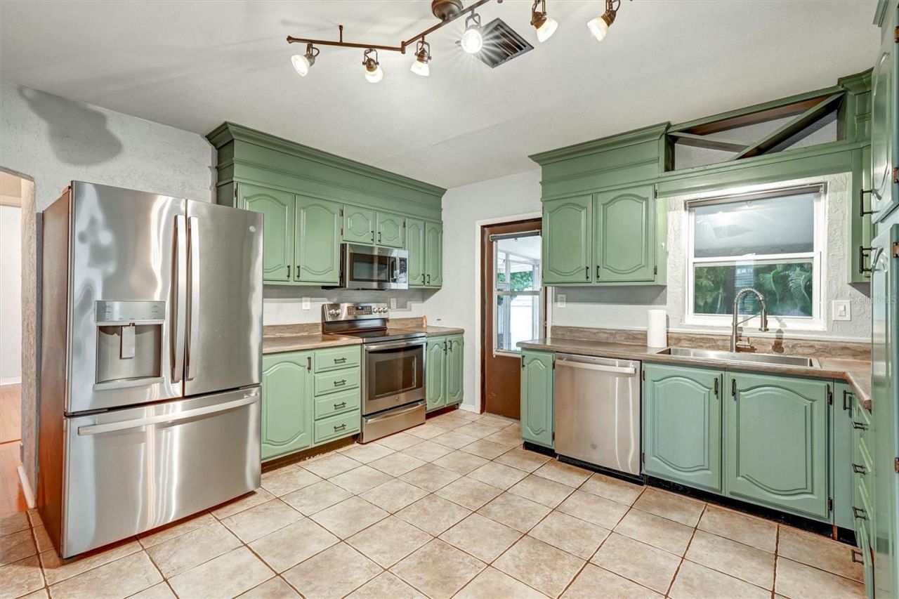 2435 York Street N, Saint Petersburg, FL 33710 Photo