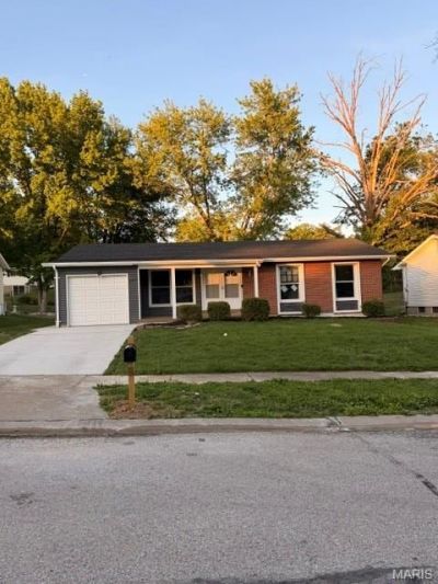 11644 Altozano Lane , Florissant, MO 63033 Main Photo