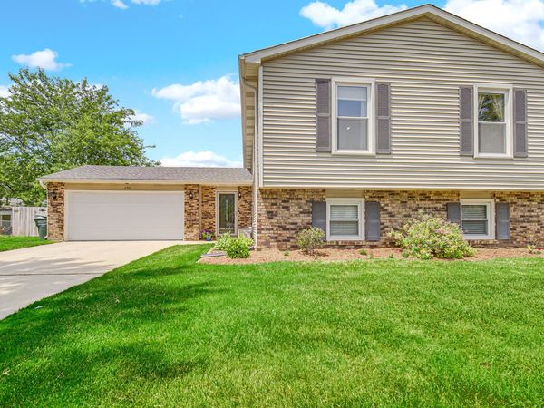 2301 Eisenhower Avenue , Valparaiso, IN 46383