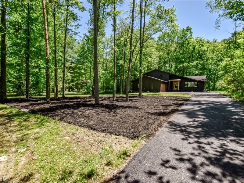 19121 Brewster Road , Aurora, OH 44202 Photo 3