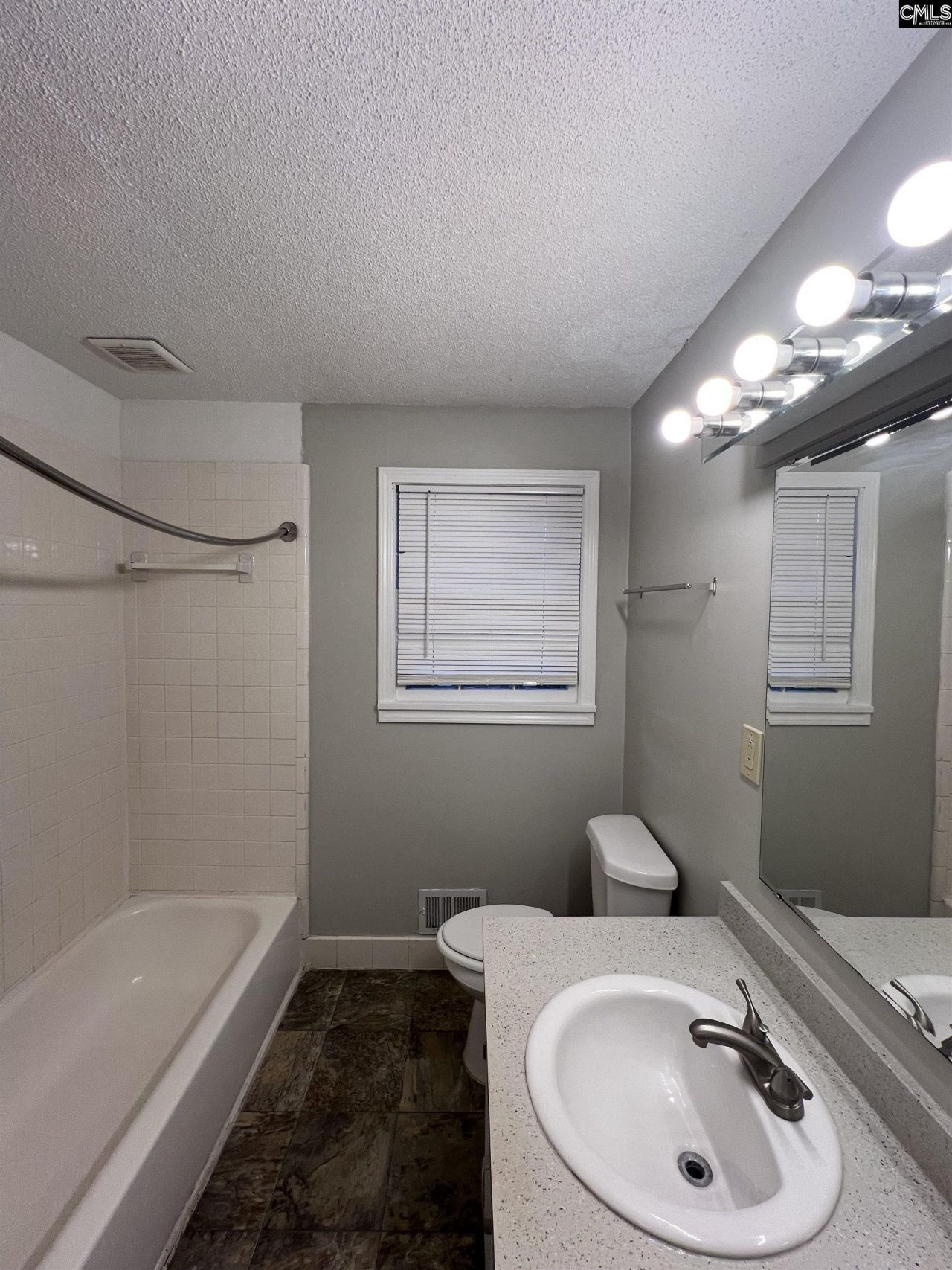 1640 Woodford Road  Photo 10
