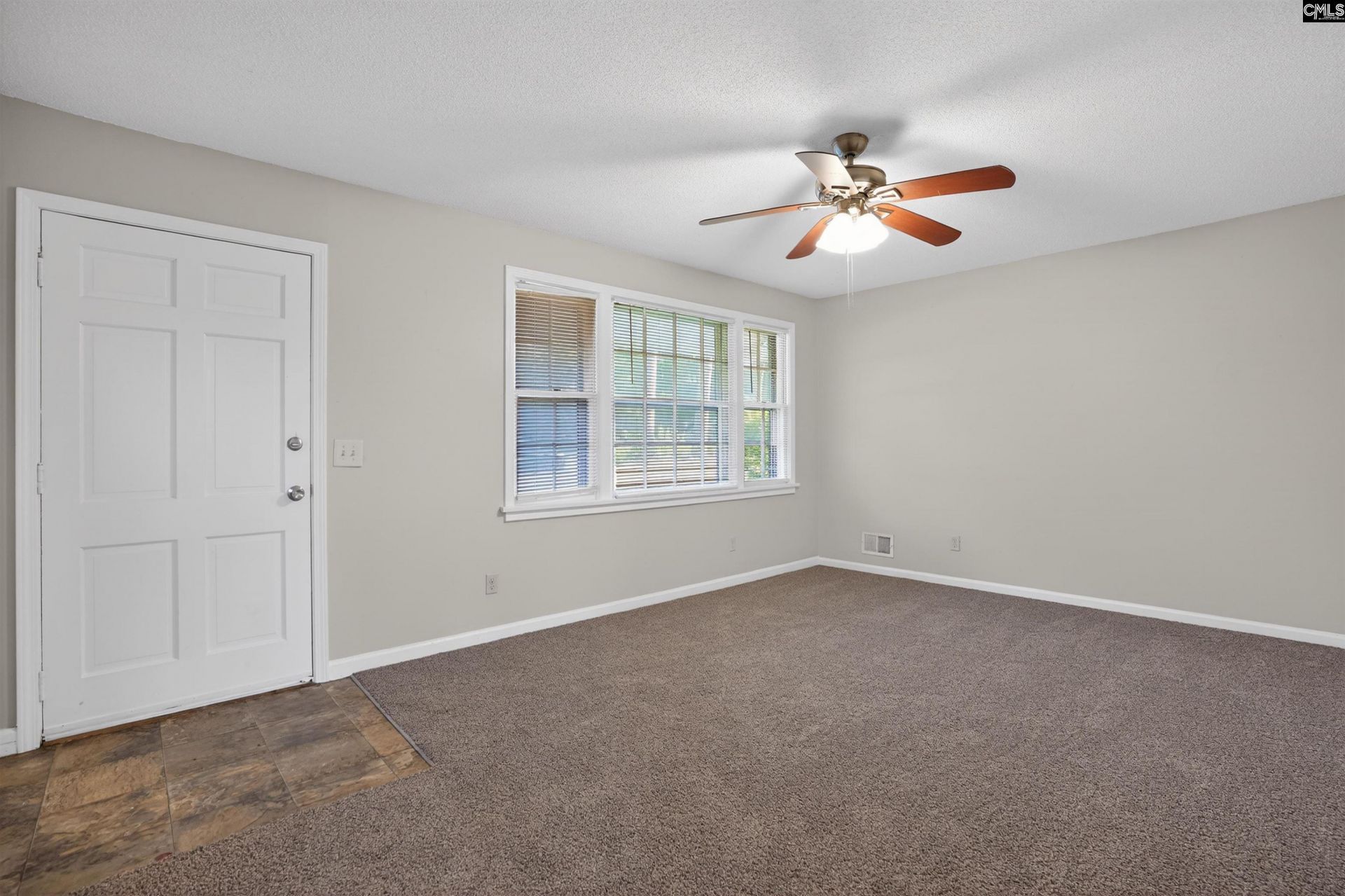 1640 Woodford Road  Photo 10