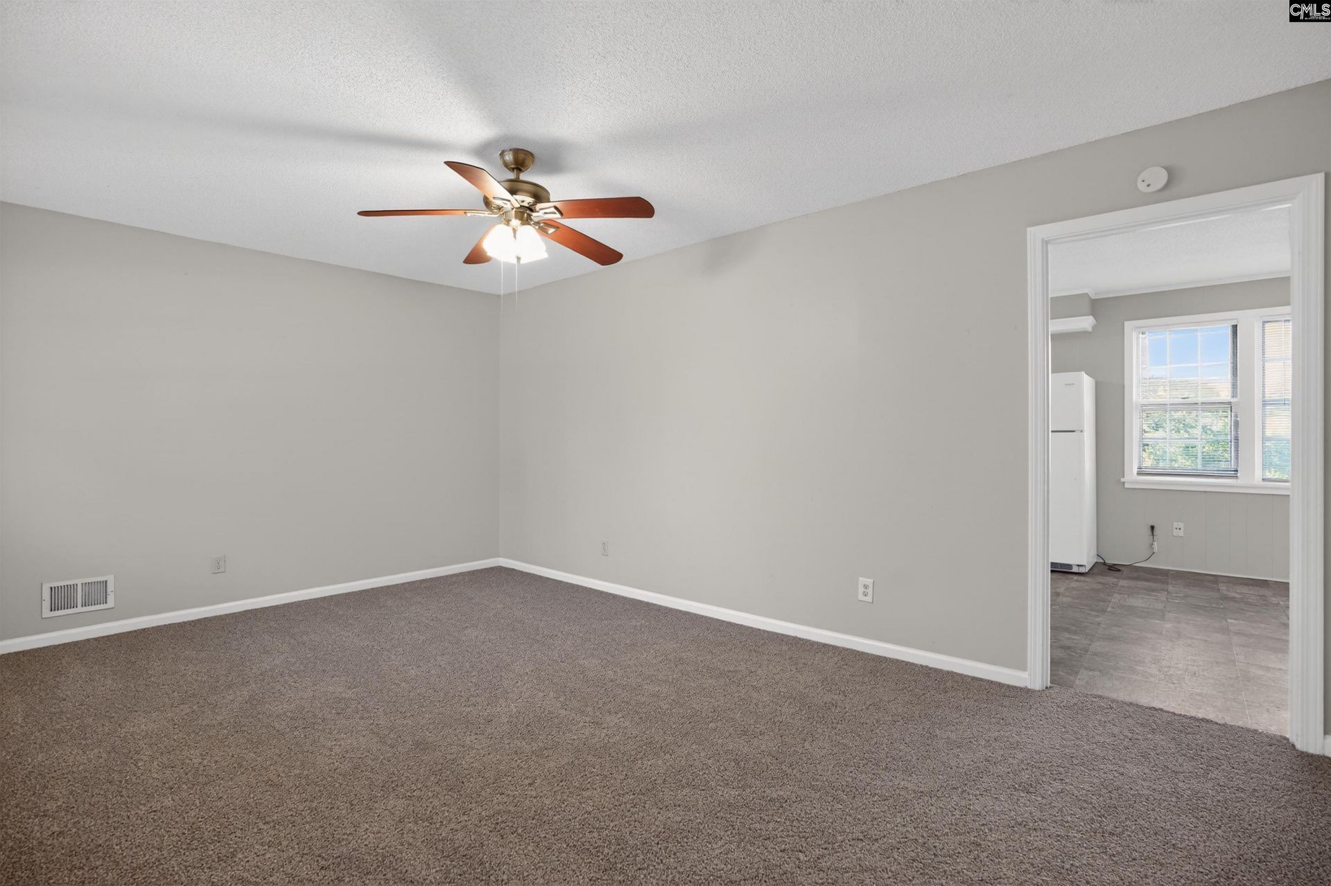 1640 Woodford Road  Photo 11