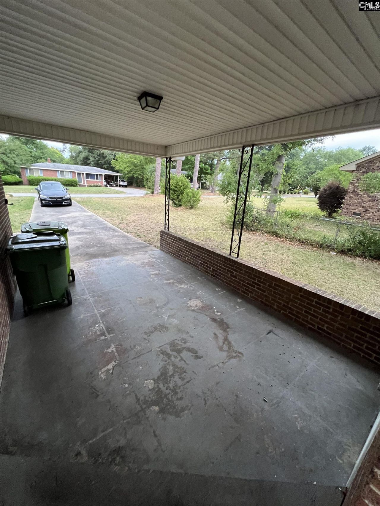 1640 Woodford Road  Photo 12
