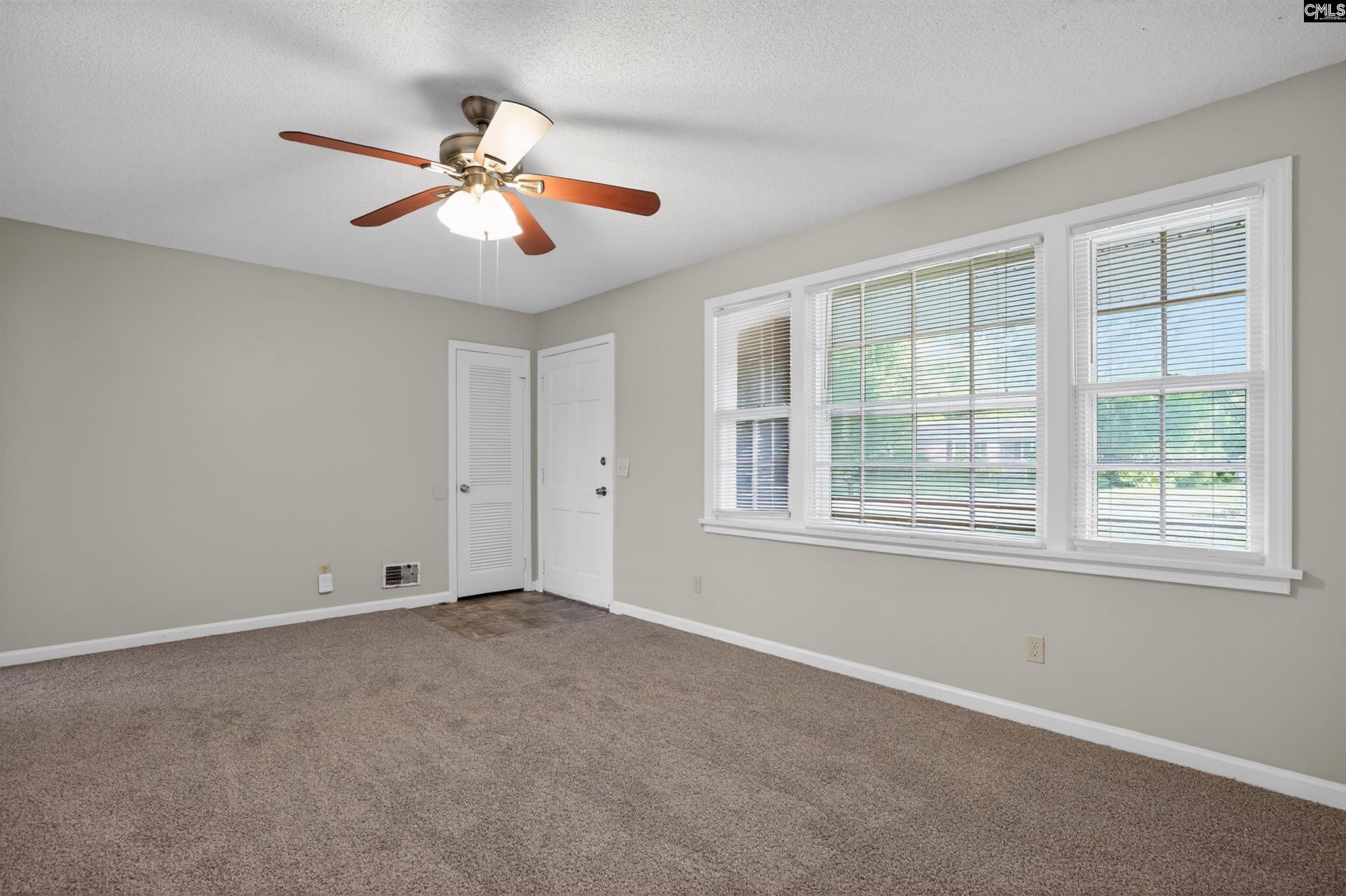 1640 Woodford Road  Photo 12