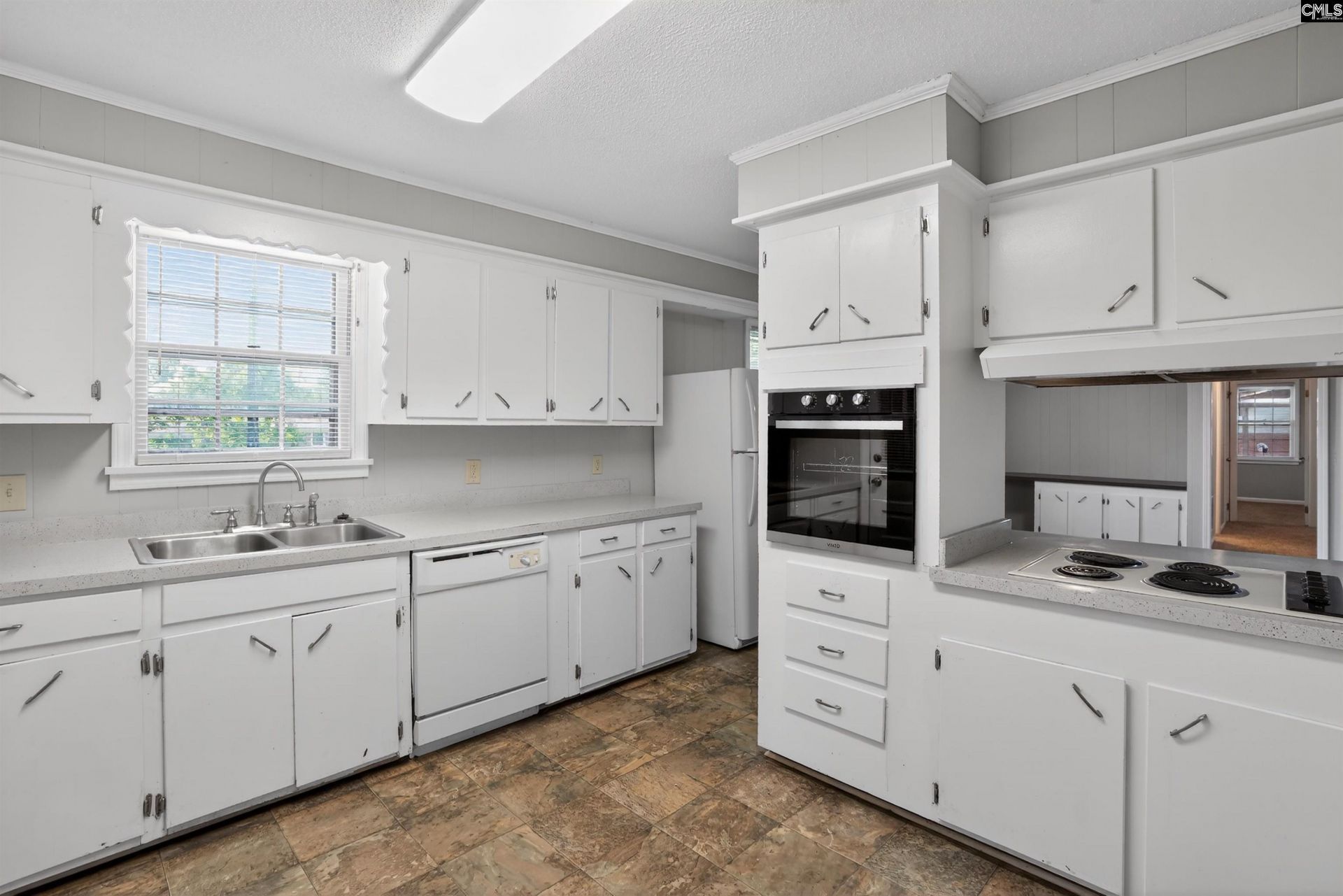 1640 Woodford Road  Photo 14