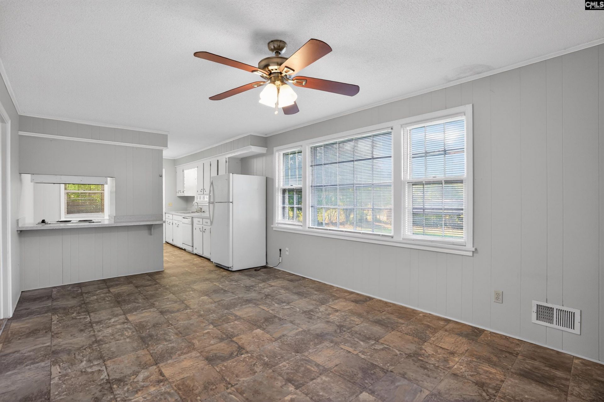 1640 Woodford Road  Photo 16