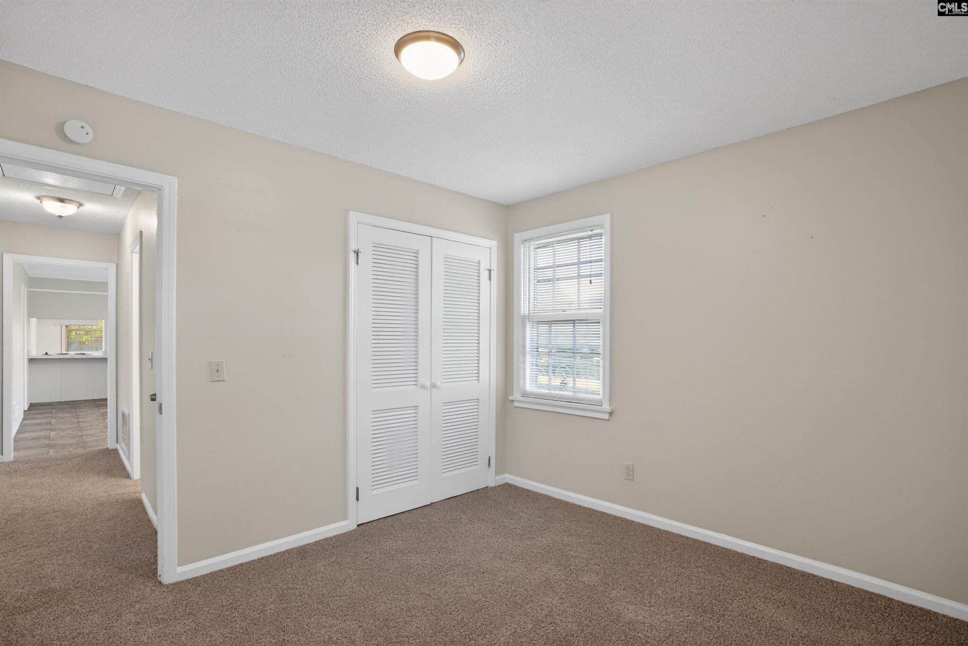 1640 Woodford Road  Photo 18
