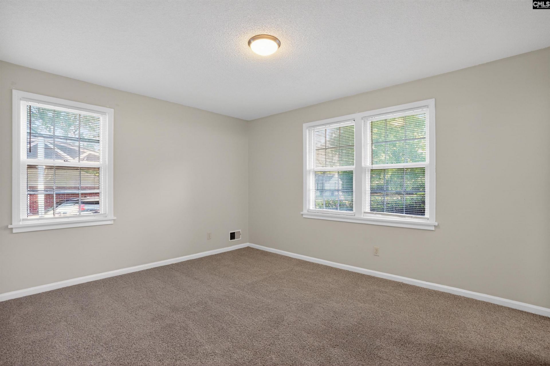 1640 Woodford Road  Photo 19