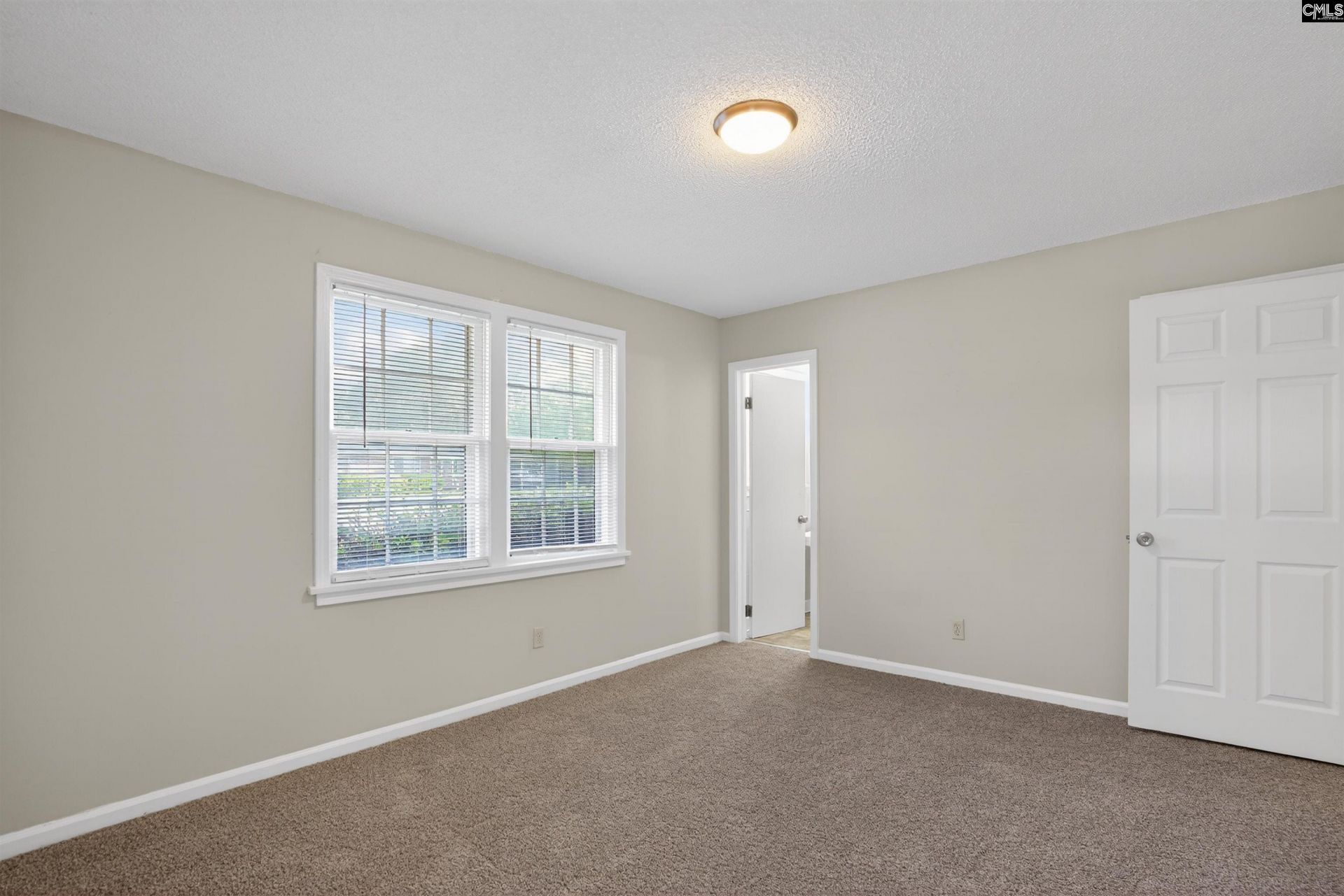 1640 Woodford Road  Photo 22
