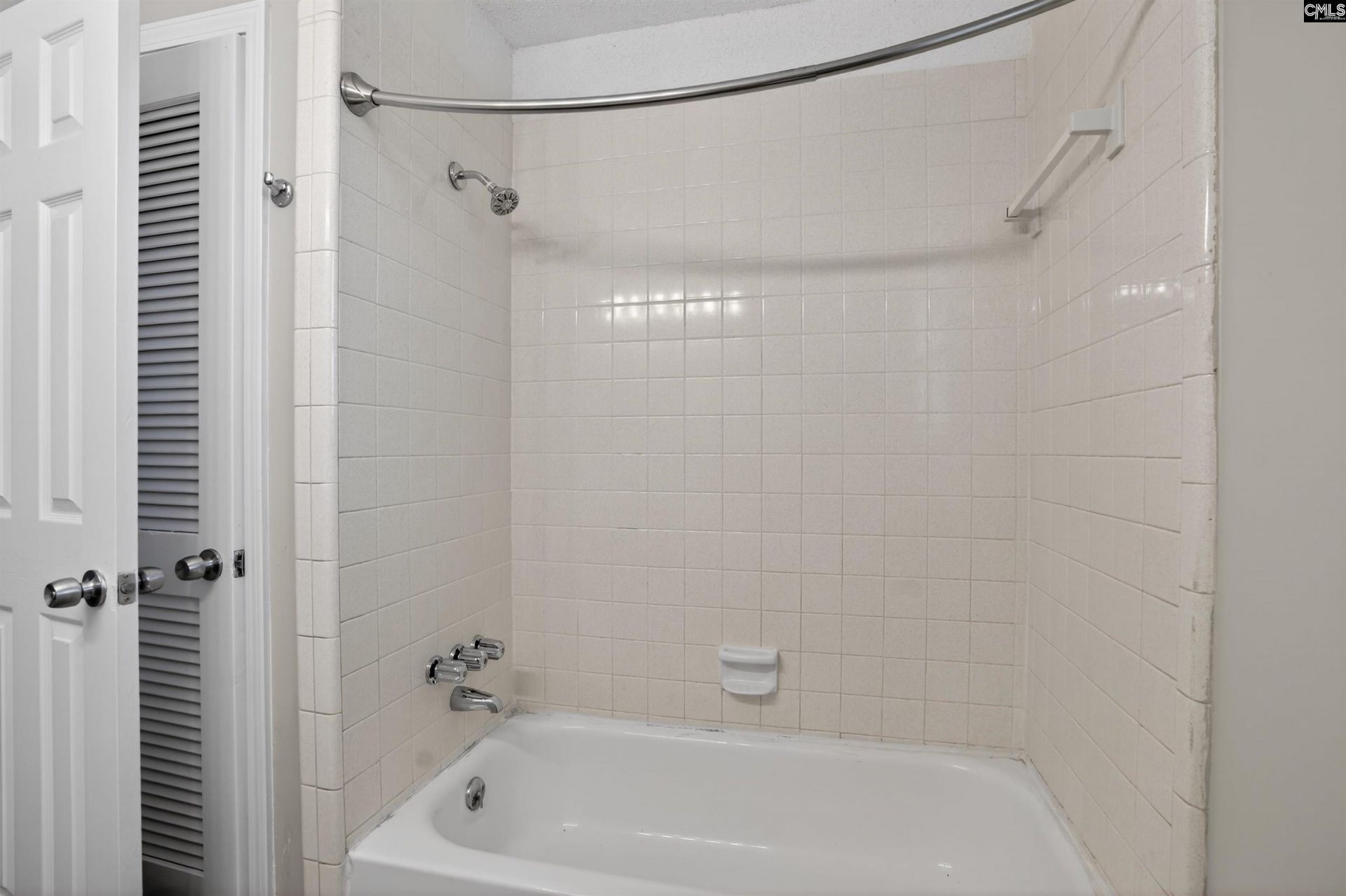 1640 Woodford Road  Photo 27