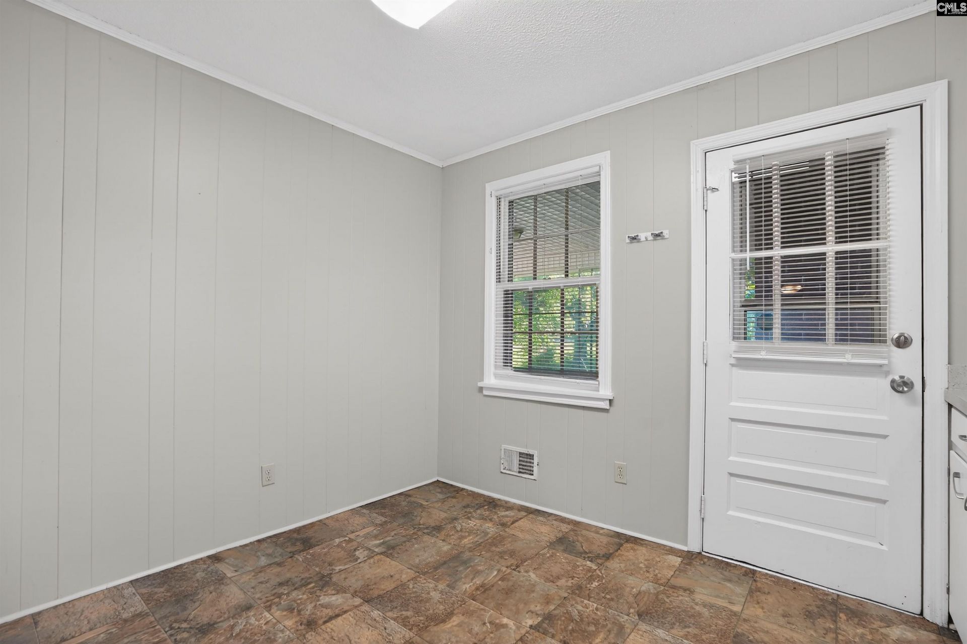 1640 Woodford Road  Photo 29