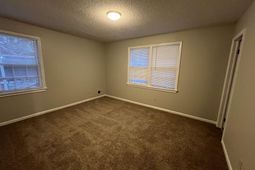 1640 Woodford Road  photo 4