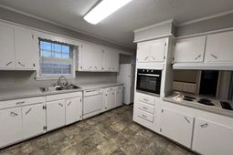 1640 Woodford Road  photo 4