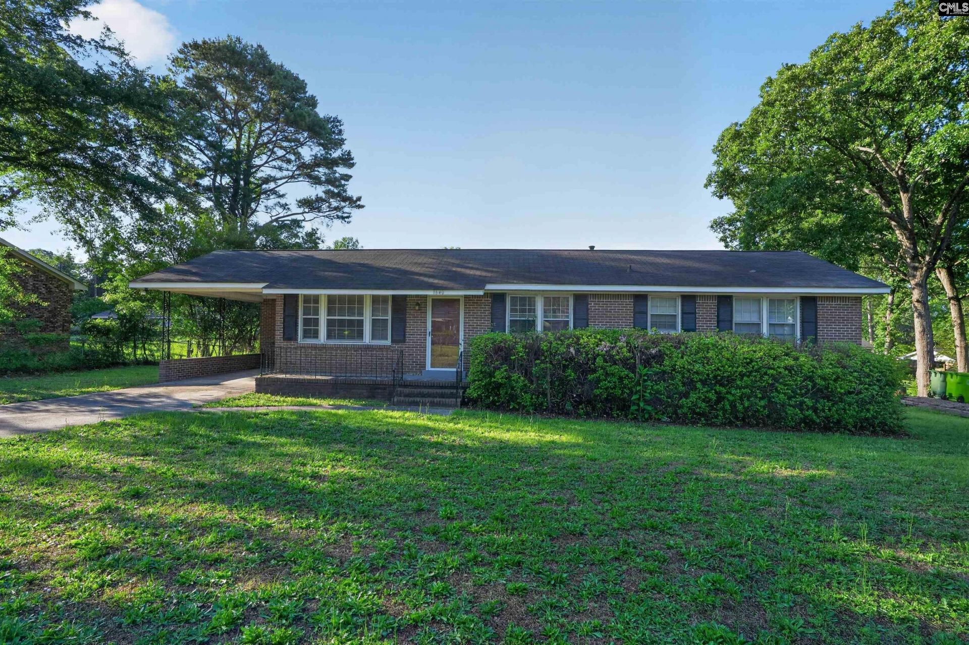 1640 Woodford Road  Photo 4