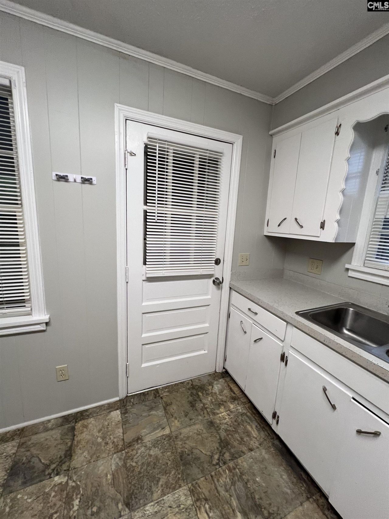 1640 Woodford Road  Photo 6