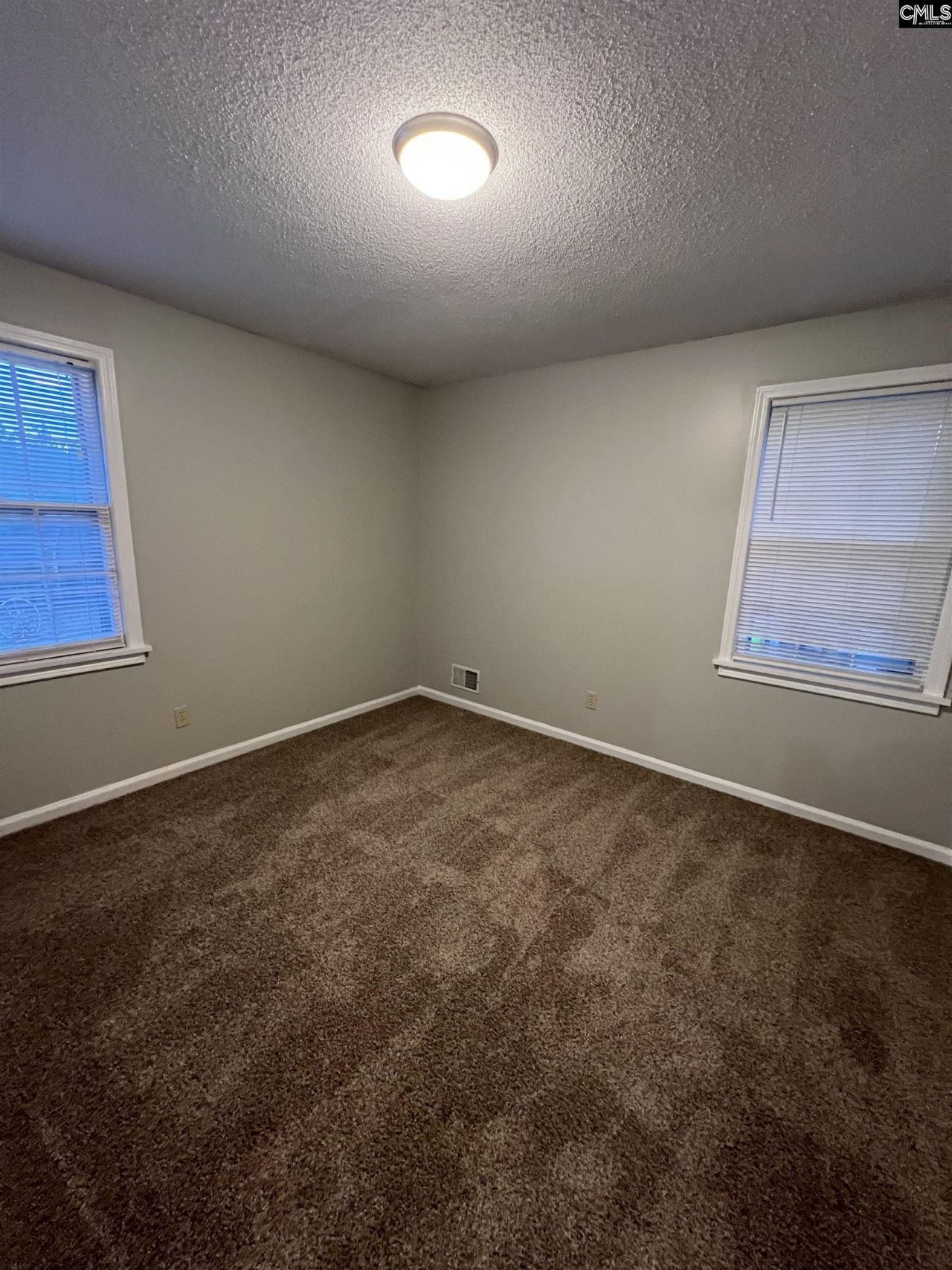 1640 Woodford Road  Photo 7