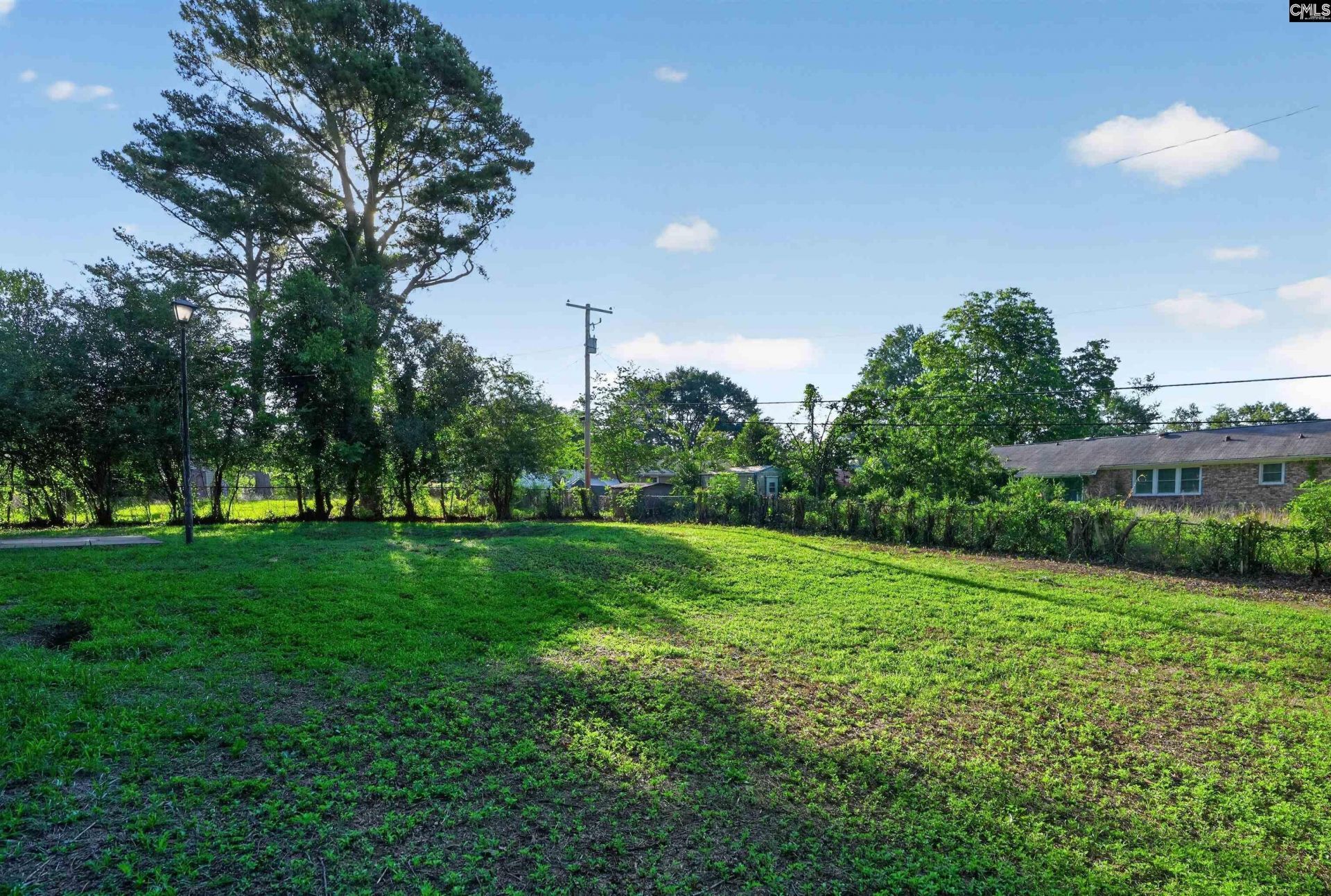 1640 Woodford Road  Photo 8