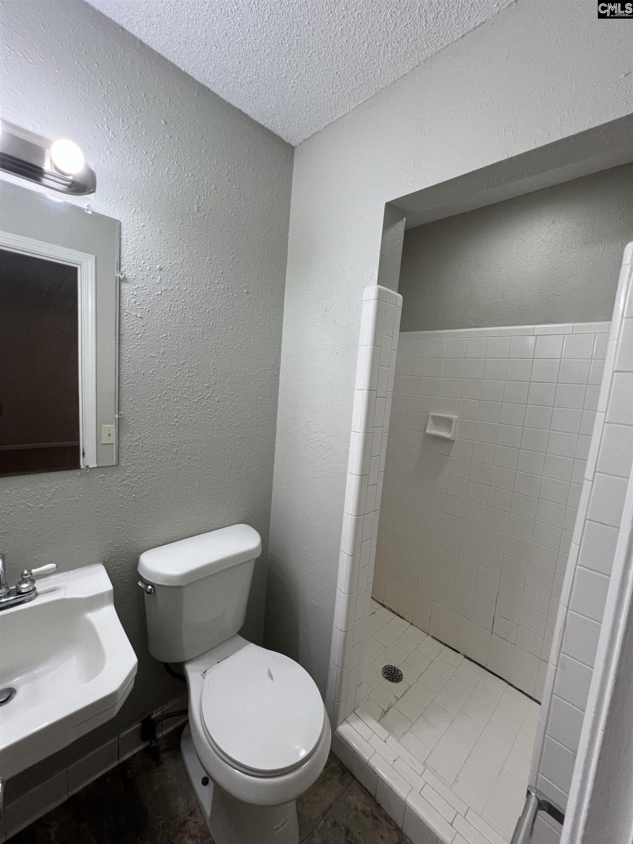 1640 Woodford Road  Photo 9