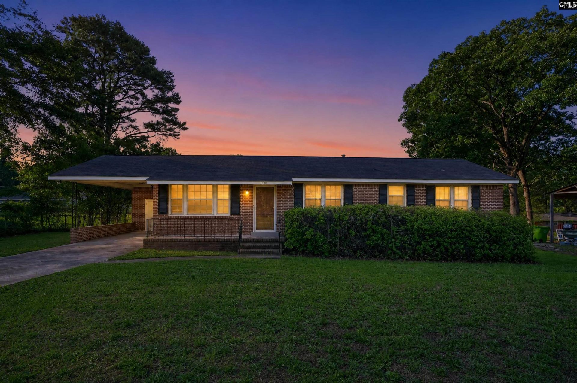 1640 Woodford Road  Photo 9