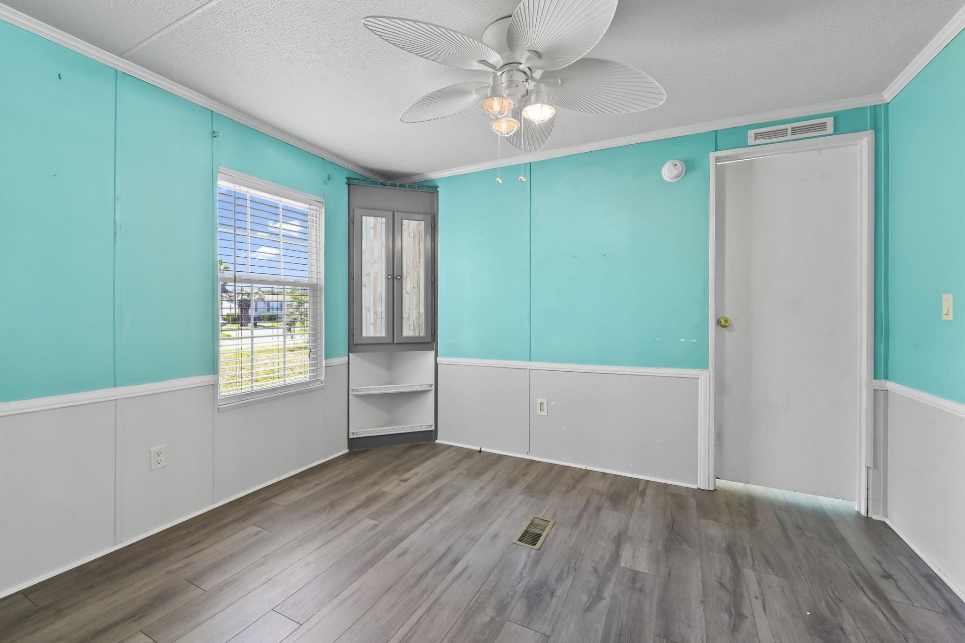 726 Oliver Dr.  Photo 12