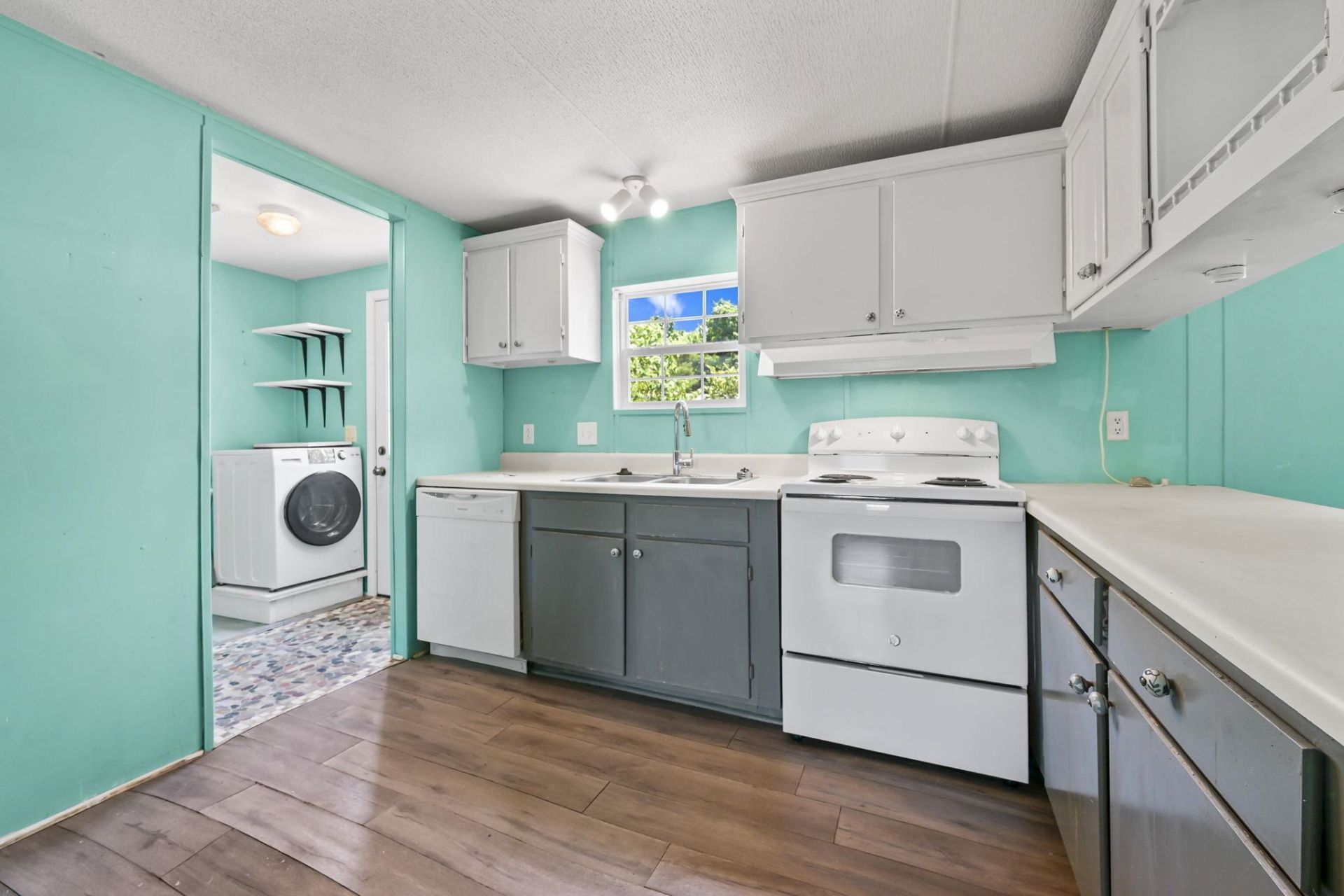 726 Oliver Dr.  Photo 17