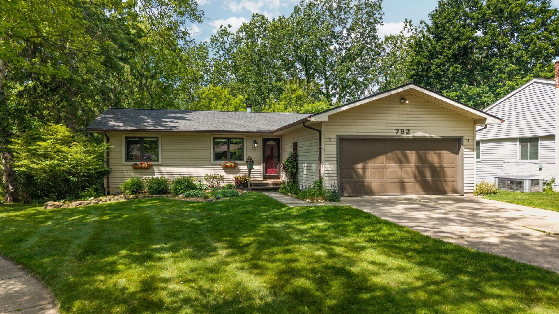 792 Knollwood Court, Saline, MI 48176 Main Photo