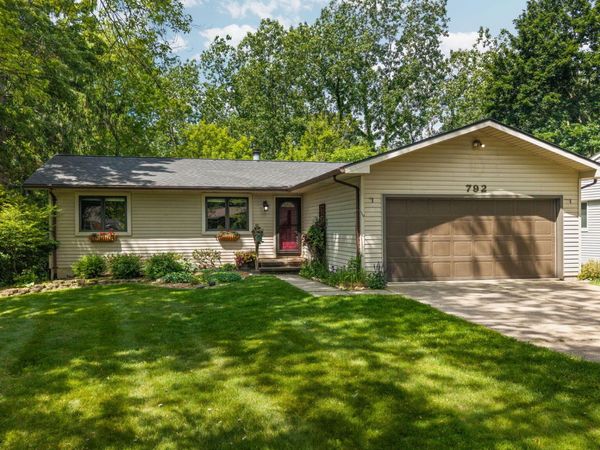 792 Knollwood Court, Saline, MI 48176