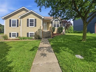 11131 N Lewis Avenue, Kansas City, MO 64157