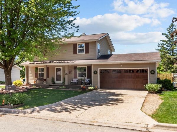 1147 GREEN ACRES LANE, Neenah, WI 54956