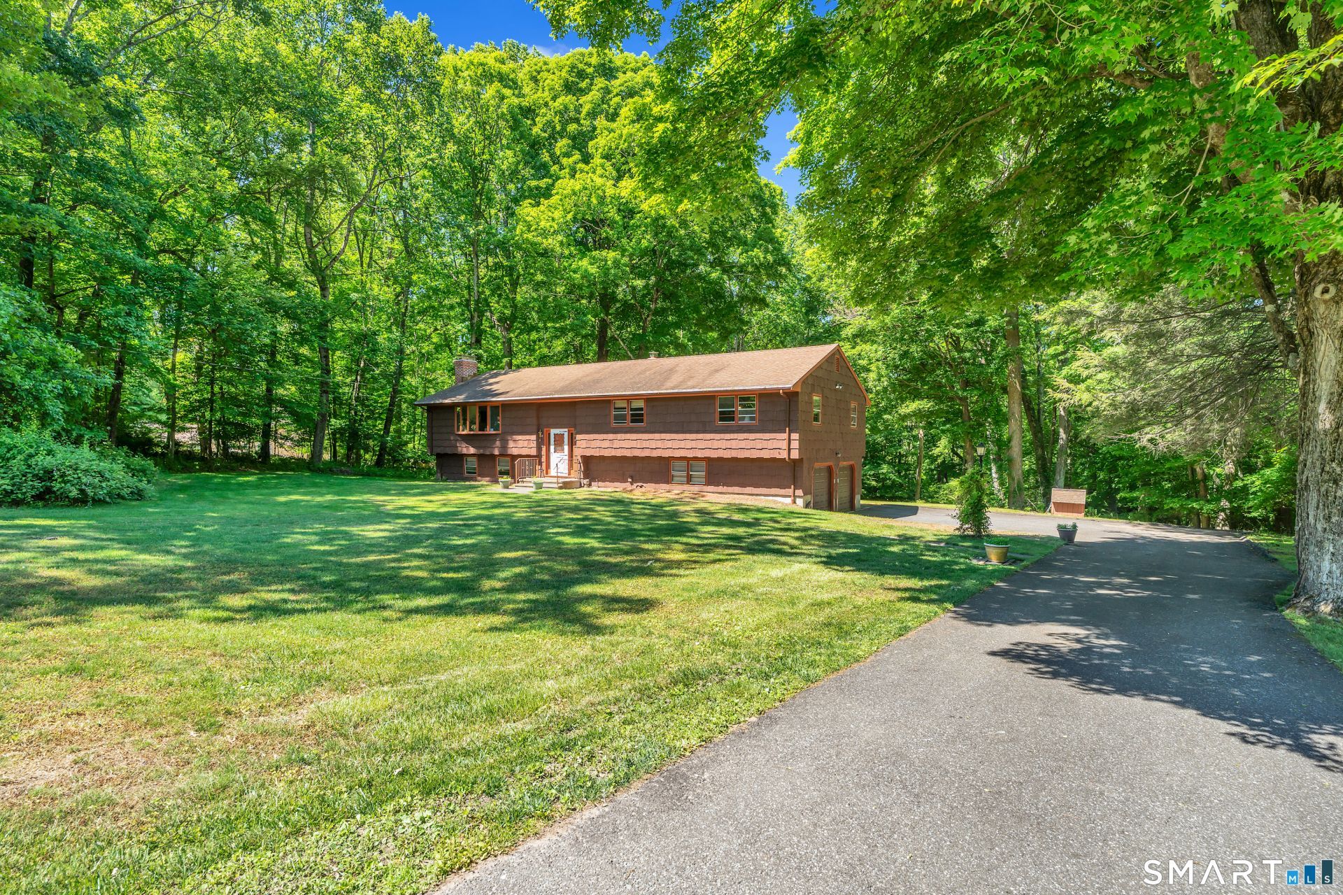 122 Fresh Meadow, Trumbull, CT 06611 Main Photo