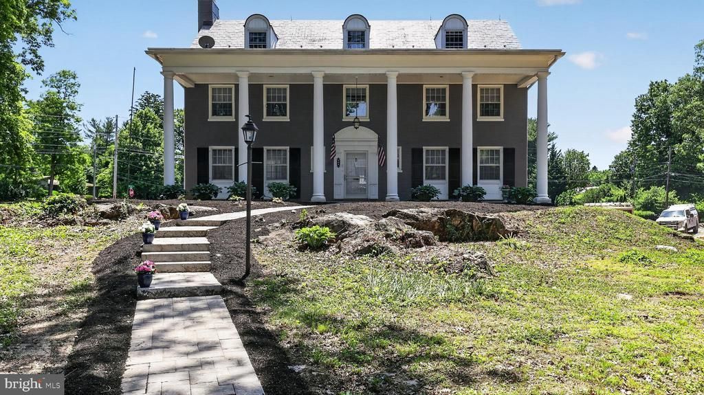 808 WALNUT LANE, CARLISLE, PA 17013