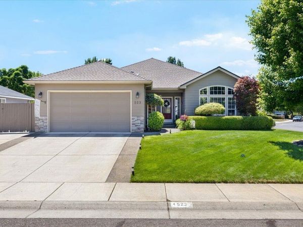 523 Meadowbrook Drive, Central Point, OR 97502