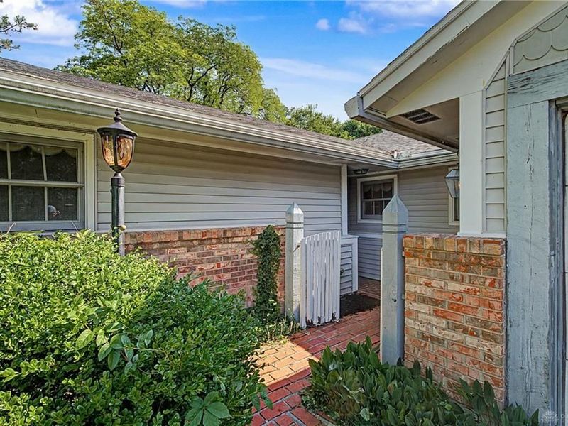 7520 President Court, Dayton, OH 45414 Photo 2