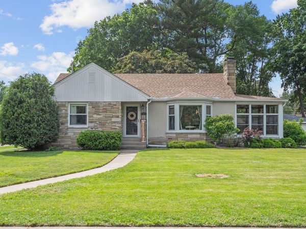 1871 Pascal Street , Falcon Heights, MN 55113