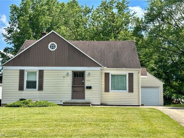 3241 Estates Circle, Youngstown, OH 44511