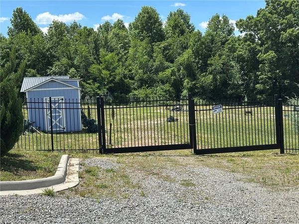 157 Interstate Way , Elkin, NC 28621