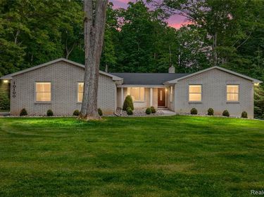 10100 Bridge Lake Road, Springfield Twp, MI 48348