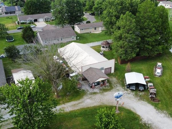 1016 S Madison Street, Staunton, IL 62088