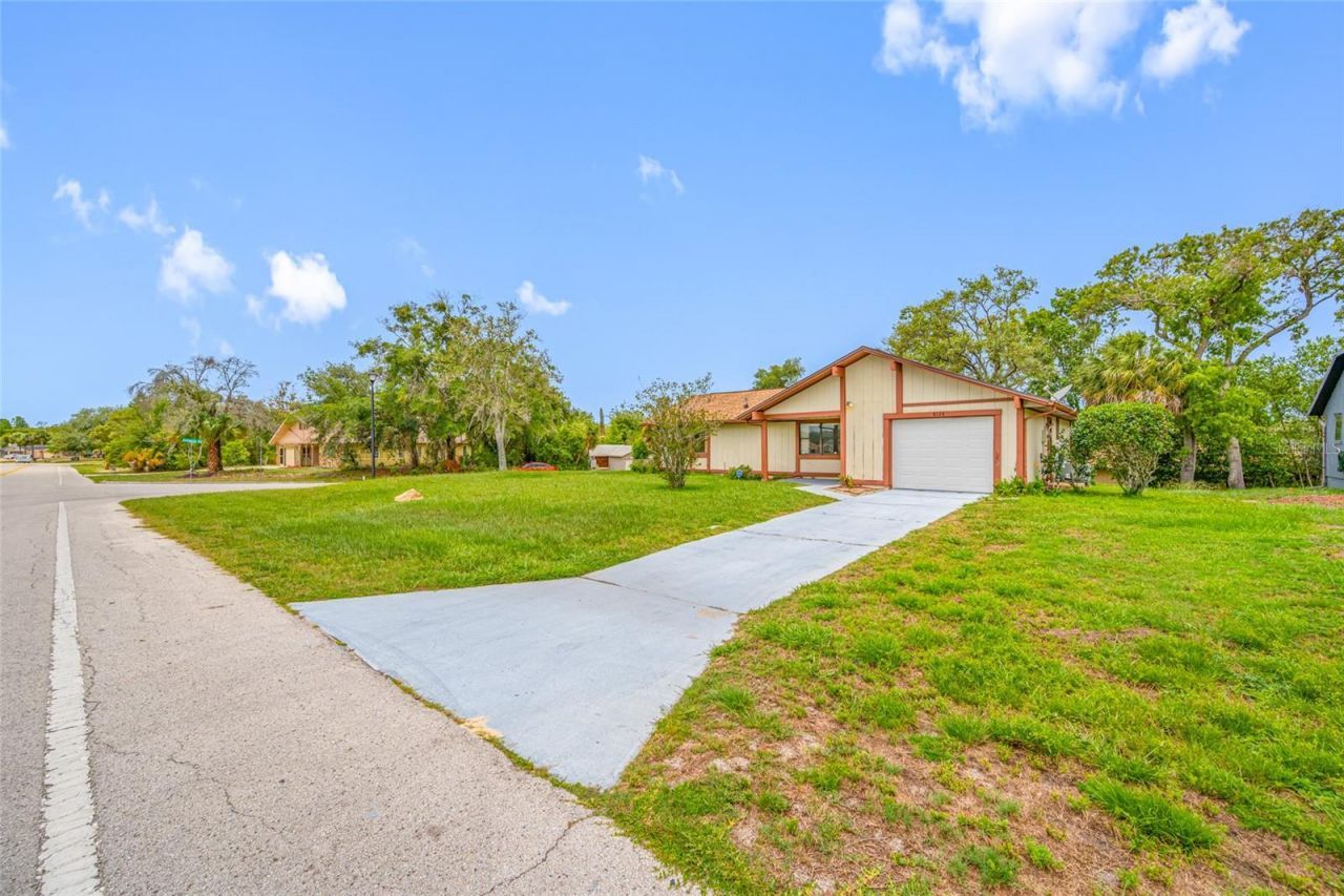 8528 Heather Boulevard , Weeki Wachee, FL 34613 Photo