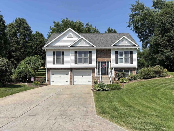 960 N Quail Ridge Circle, Vincennes, IN 47591