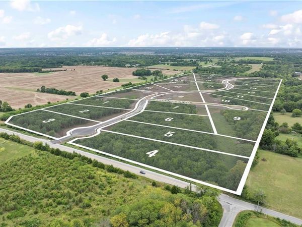 17415 Galloway Drive, Stilwell, KS 66085